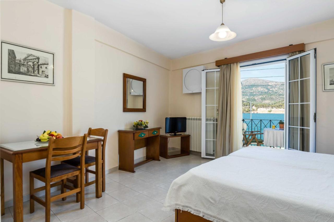 Rouchotas Apartments Argostoli  Bagian luar foto