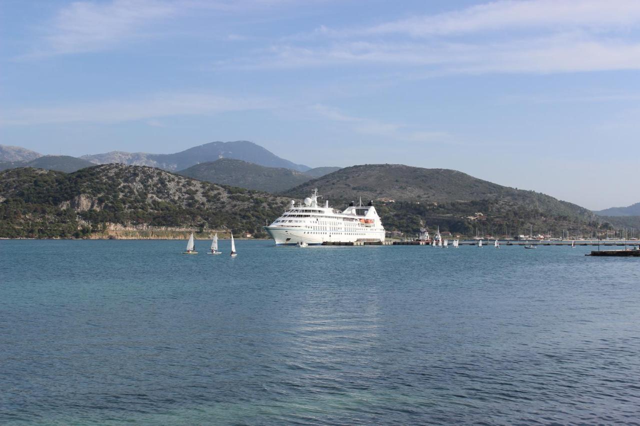 Rouchotas Apartments Argostoli  Bagian luar foto