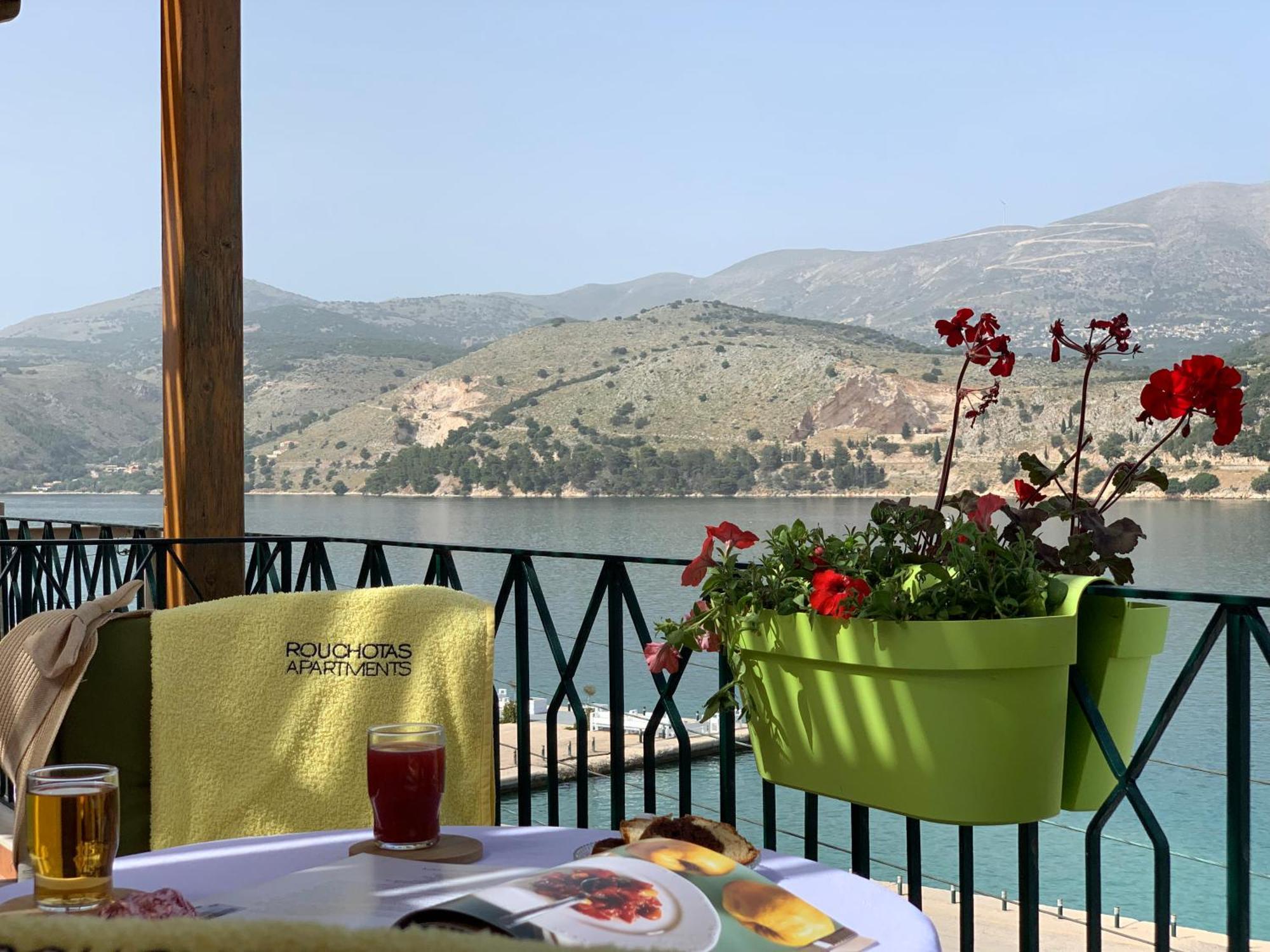 Rouchotas Apartments Argostoli  Bagian luar foto